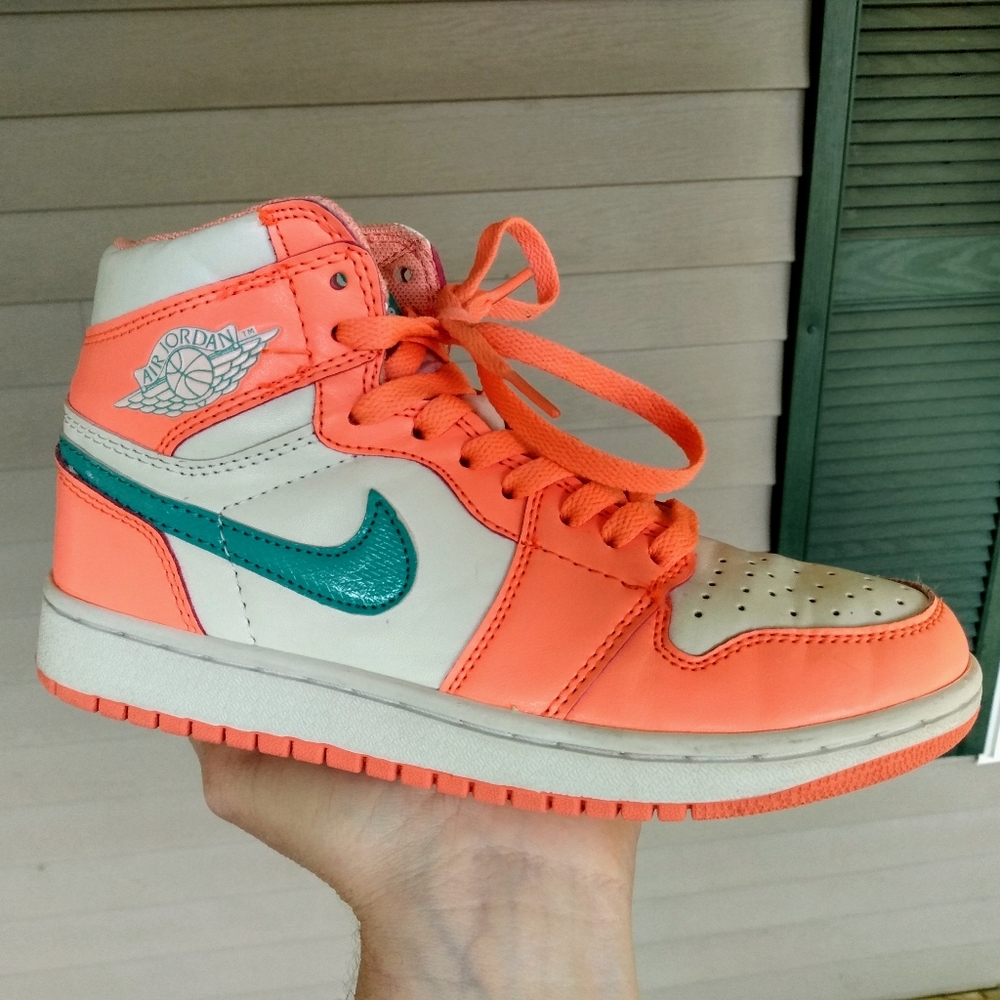 Jordan 1 'Crimson Pulse' Womens